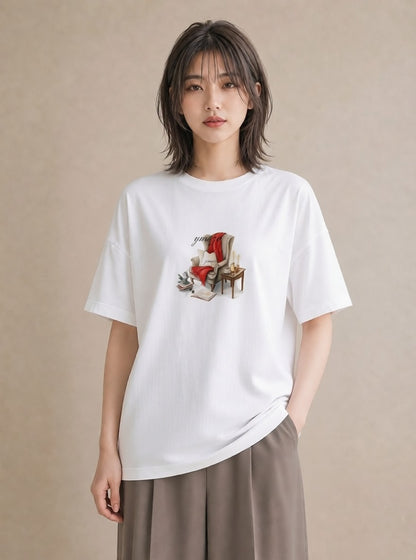 デザインTシャツ レディース 窓辺の椅子 窓辺 椅子 ナチュラル アンティーク イラスト お洒落 自分用 ルームウェア 白T