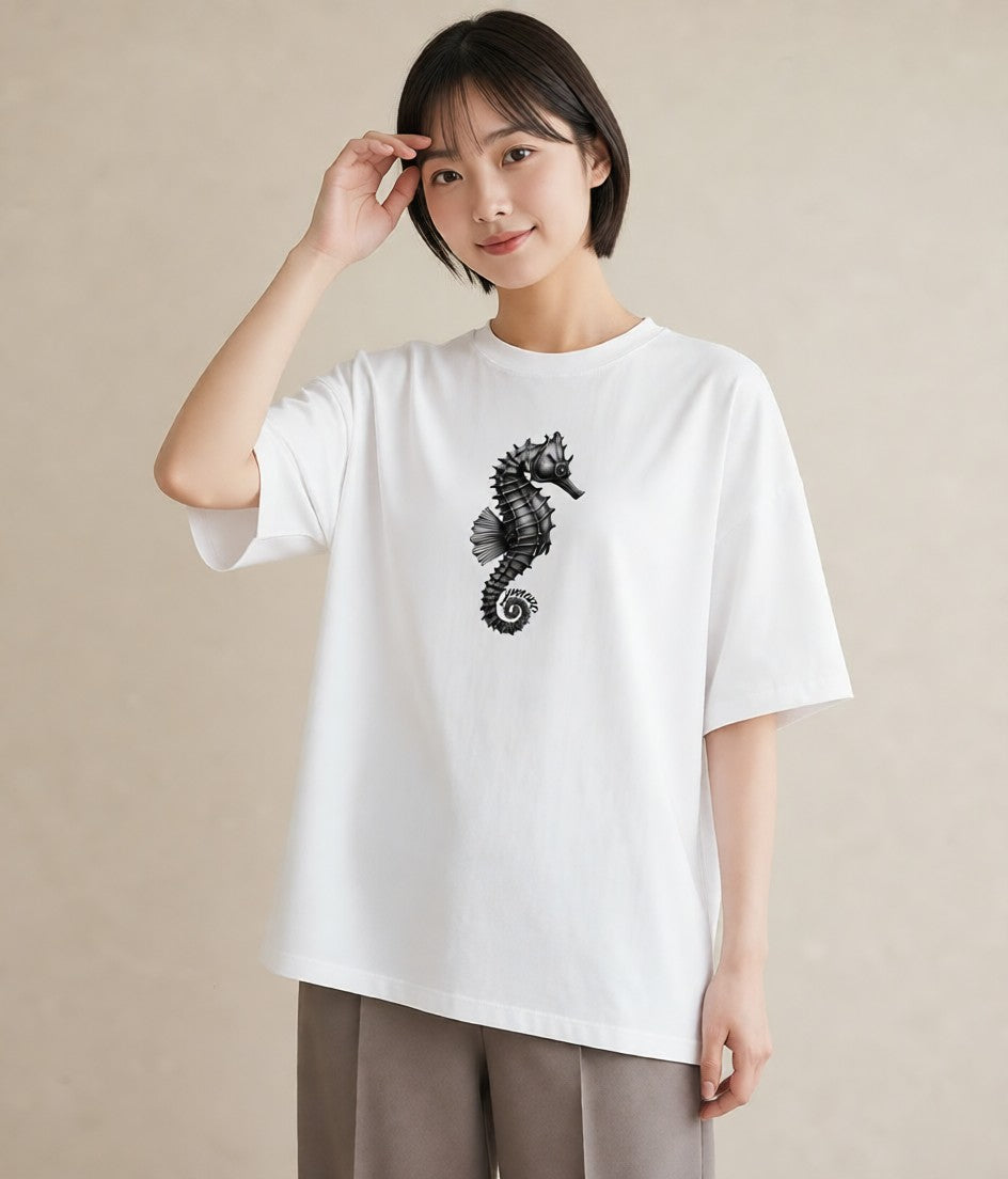 デザインTシャツ レディース タツノオトシゴ 海の生き物 海 イラスト ミニマル 綿100 デート 白T