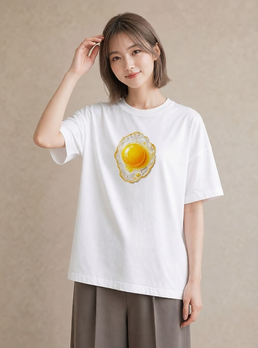 Tシャツ レディース 目玉焼き 食べ物 フード イラスト 線画 帰省 ラフ 白T