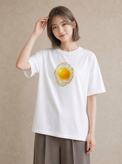 Tシャツ レディース 目玉焼き 食べ物 フード イラスト 線画 帰省 ラフ 白T