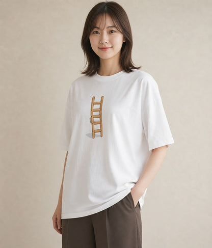 半袖Tシャツ レディース 窓辺の椅子 窓辺 椅子 ナチュラル アンティーク イラスト 抜け感 カジュアルコーデ 買い物 白T