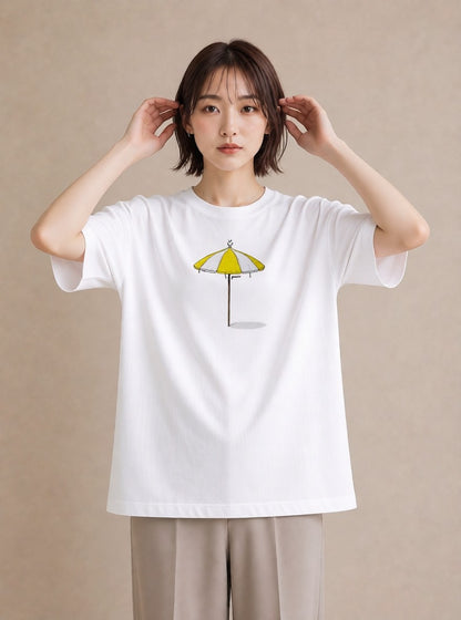半袖Tシャツ レディース 傘 水たまり 雨 ナチュラル アンティーク イラスト きれいめカジュアル お出かけ 普段着 白T