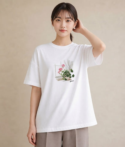 デザインTシャツ レディース 窓辺の椅子 窓辺 椅子 ナチュラル アンティーク イラスト ボタニカル 女性向けギフト 散歩 白T