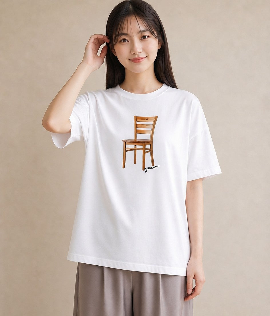 半袖Tシャツ レディース 窓辺の椅子 窓辺 椅子 ナチュラル アンティーク イラスト きれいめ 休日 ペアコーデ 白T