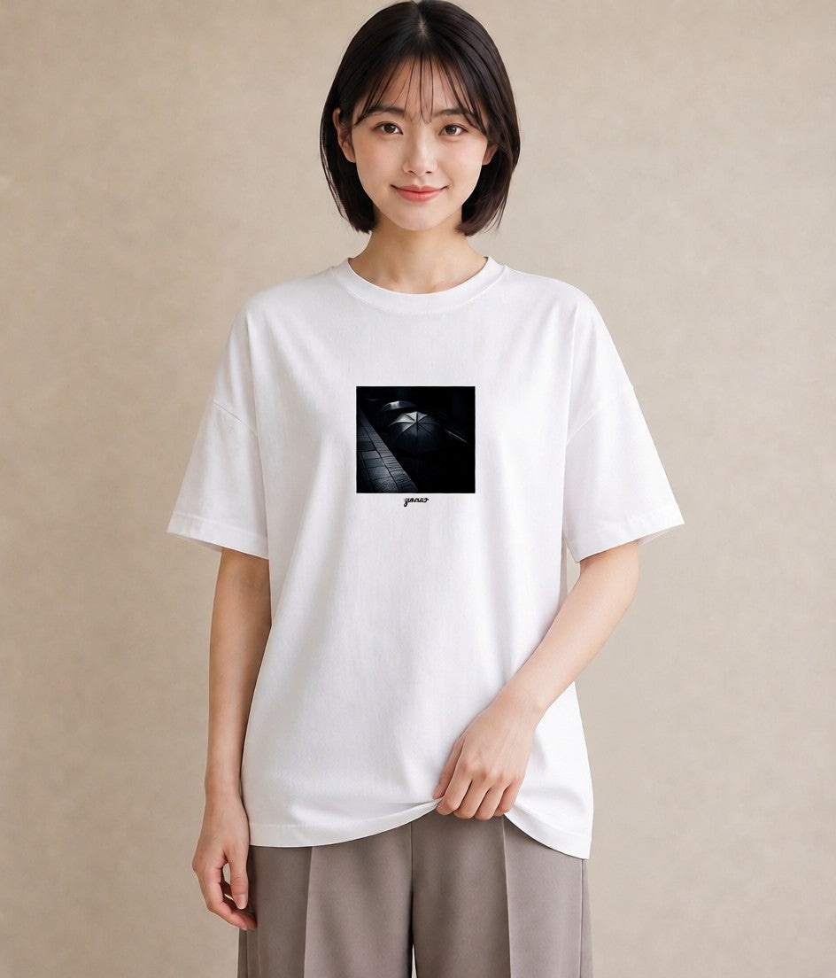半袖Tシャツ レディース 傘 水たまり 雨 ナチュラル アンティーク イラスト ミニマル 海 カフェ巡り 白T
