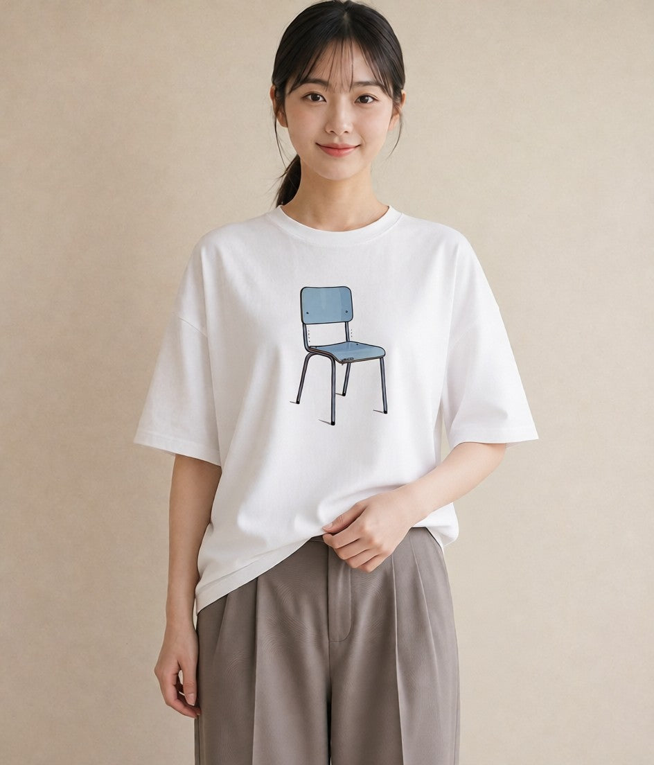 デザインTシャツ レディース 窓辺の椅子 窓辺 椅子 ナチュラル アンティーク イラスト レトロ デイリーウェア 休日 白T