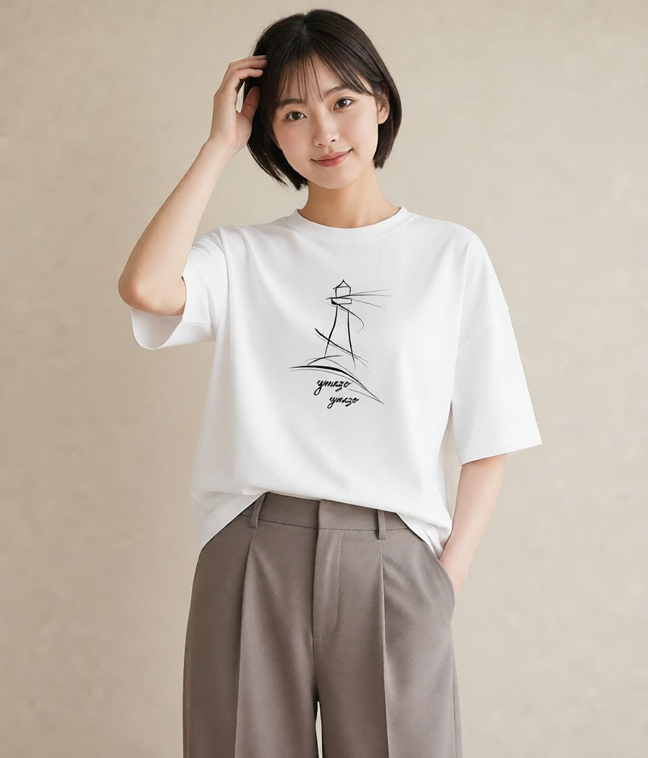 デザインTシャツ レディース 灯台 霧 海 ナチュラル アンティーク イラスト アート風 女性向けギフト 散歩 白T