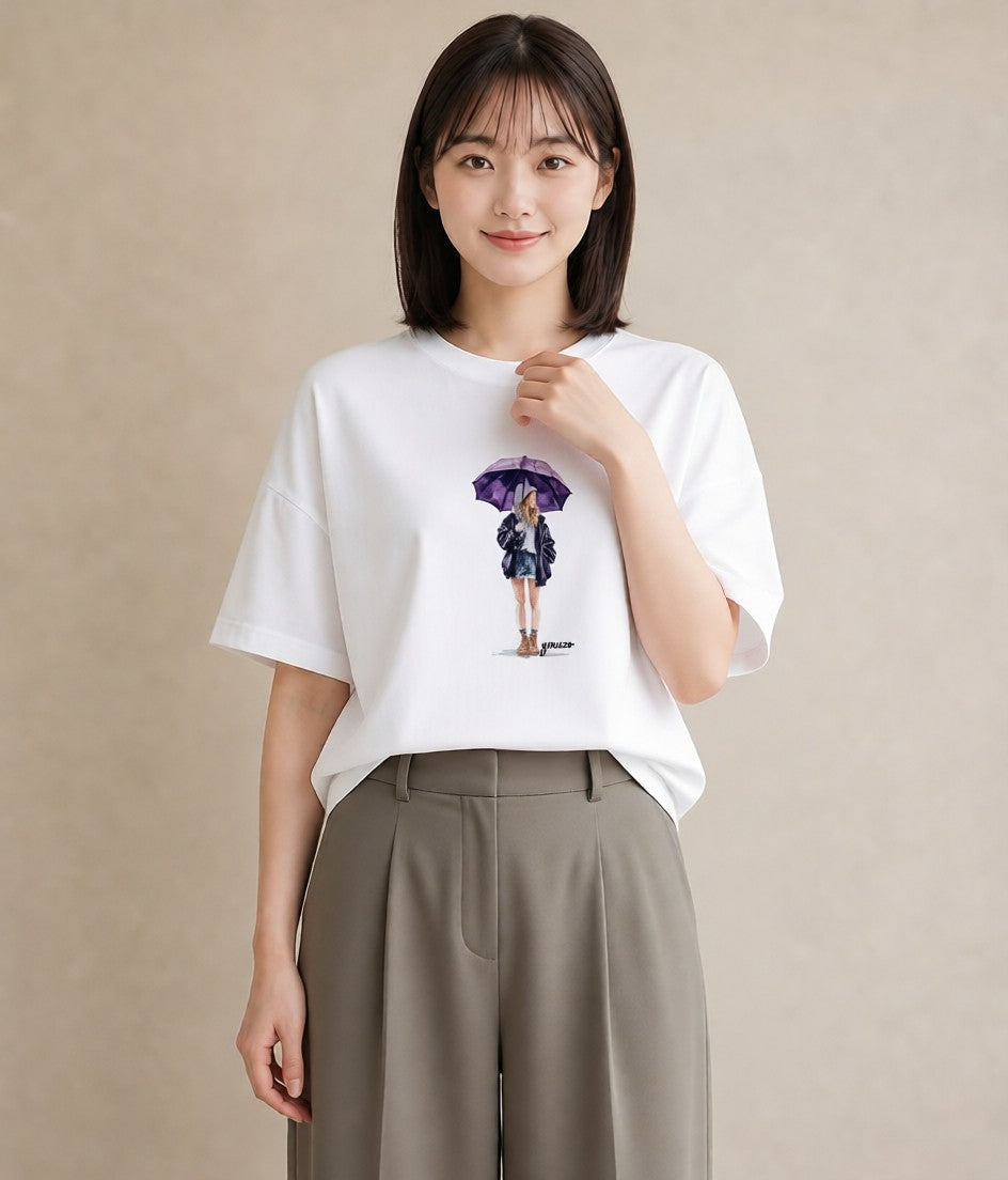 グラフィックTシャツ レディース 傘 水たまり 雨 ナチュラル アンティーク イラスト 手描き風 ママ カフェ服 白T