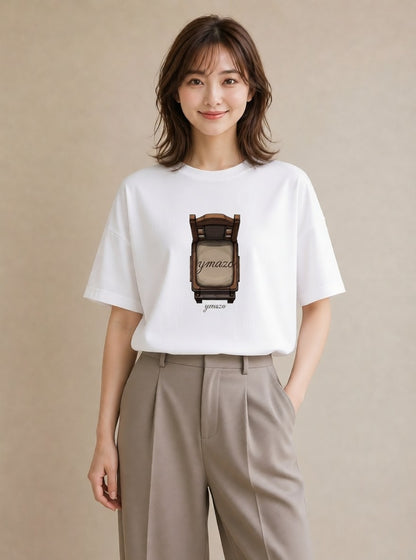 デザインTシャツ レディース 窓辺の椅子 窓辺 椅子 ナチュラル アンティーク イラスト ポップ 公園 ママ 白T