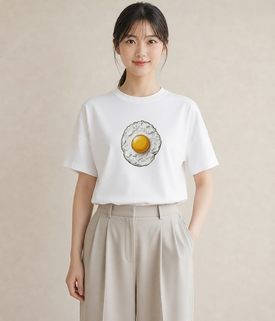 Tシャツ レディース 目玉焼き 食べ物 フード イラスト 上品 ラフ レイヤード 白T