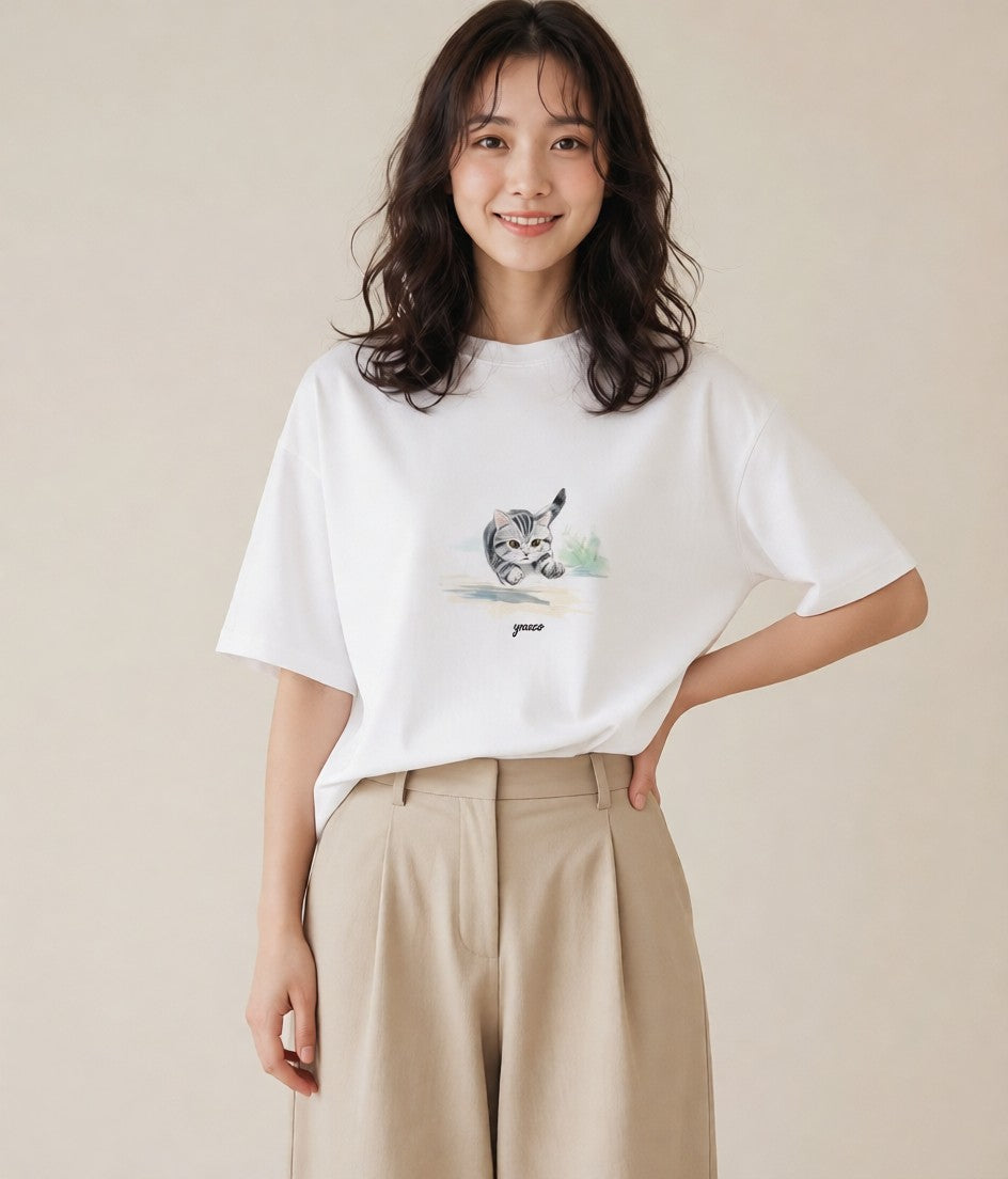 Tシャツ レディース マンチカン 猫 ねこ イラスト ヴィンテージ風 女性向けギフト 散歩 白T