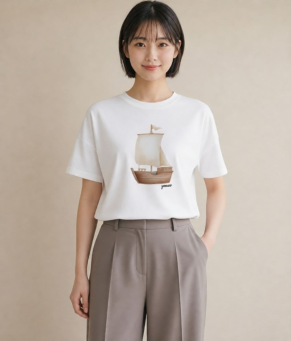 Tシャツ レディース 紙の船 水辺 ナチュラル アンティーク イラスト きれいめカジュアル 友達ギフト 部屋着 白T