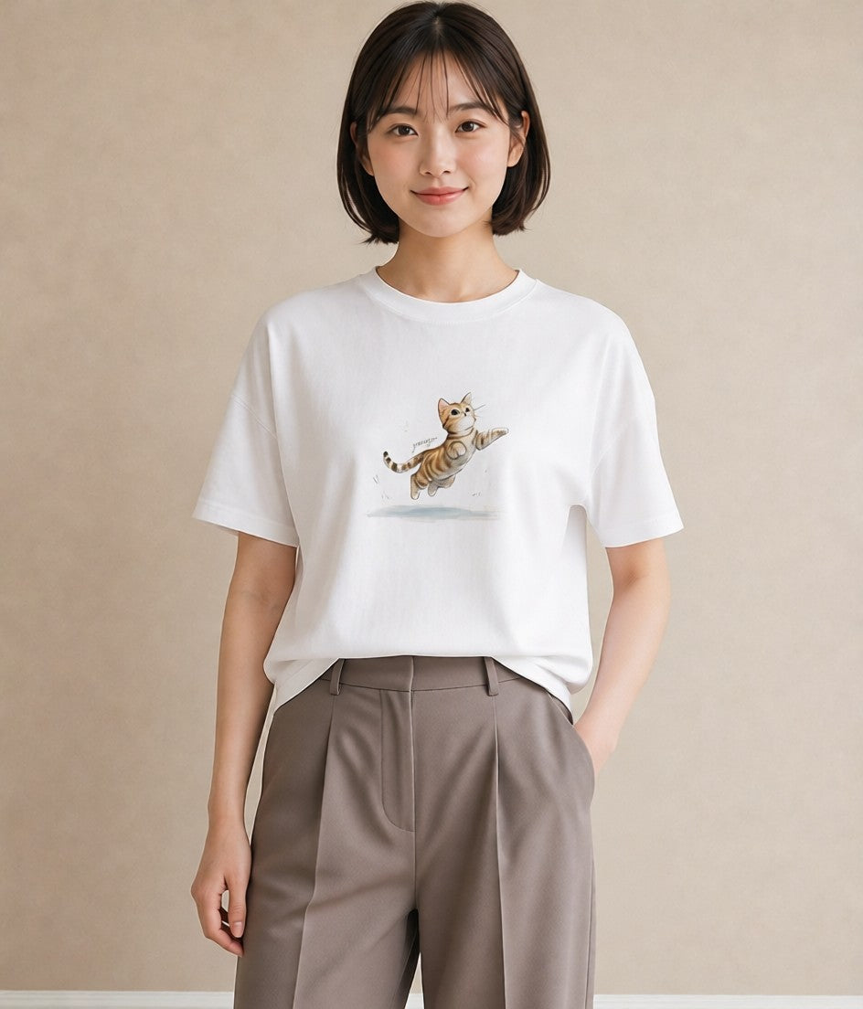 デザインTシャツ レディース 茶トラ 茶猫 猫 ねこ イラスト ヴィンテージ風 海 カフェ巡り 白T