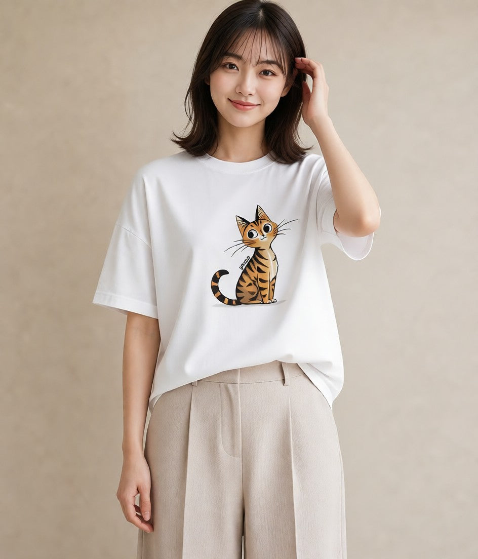 グラフィックTシャツ レディース しっぽ 猫 ねこ イラスト ゆるかわ 秋コーデ おしゃれギフト 白T