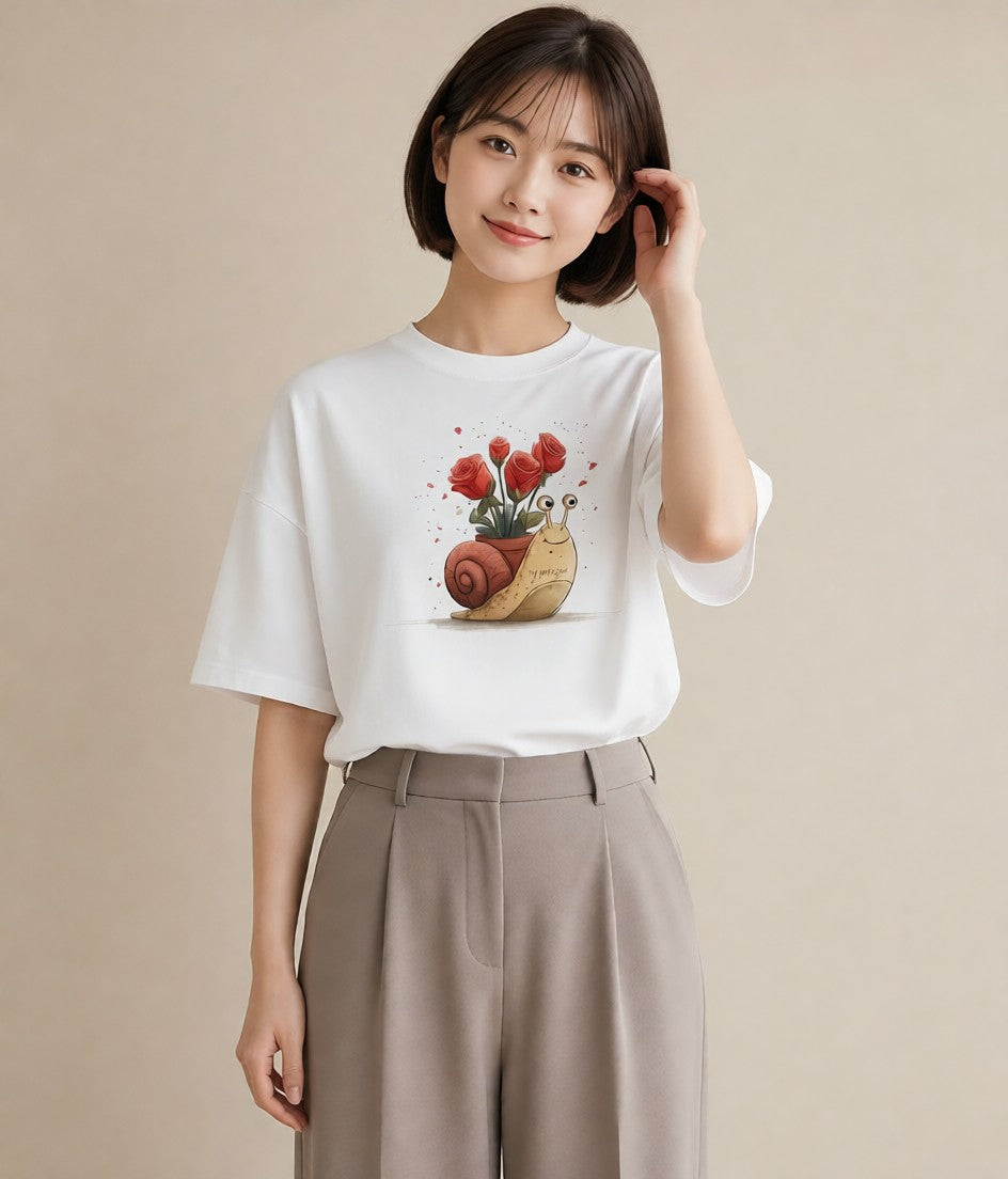 Tシャツ レディース かたつむり 昆虫 虫 イラスト ヴィンテージ風 女性向けギフト 散歩 白T
