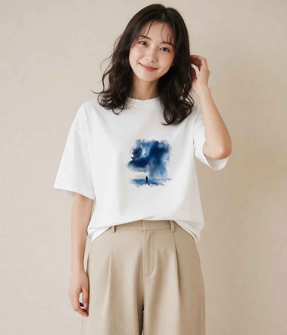 グラフィックTシャツ レディース 雨上がりの小道 雨上がり 小道 ナチュラル アンティーク イラスト ゆるかわ 公園 ママ 白T
