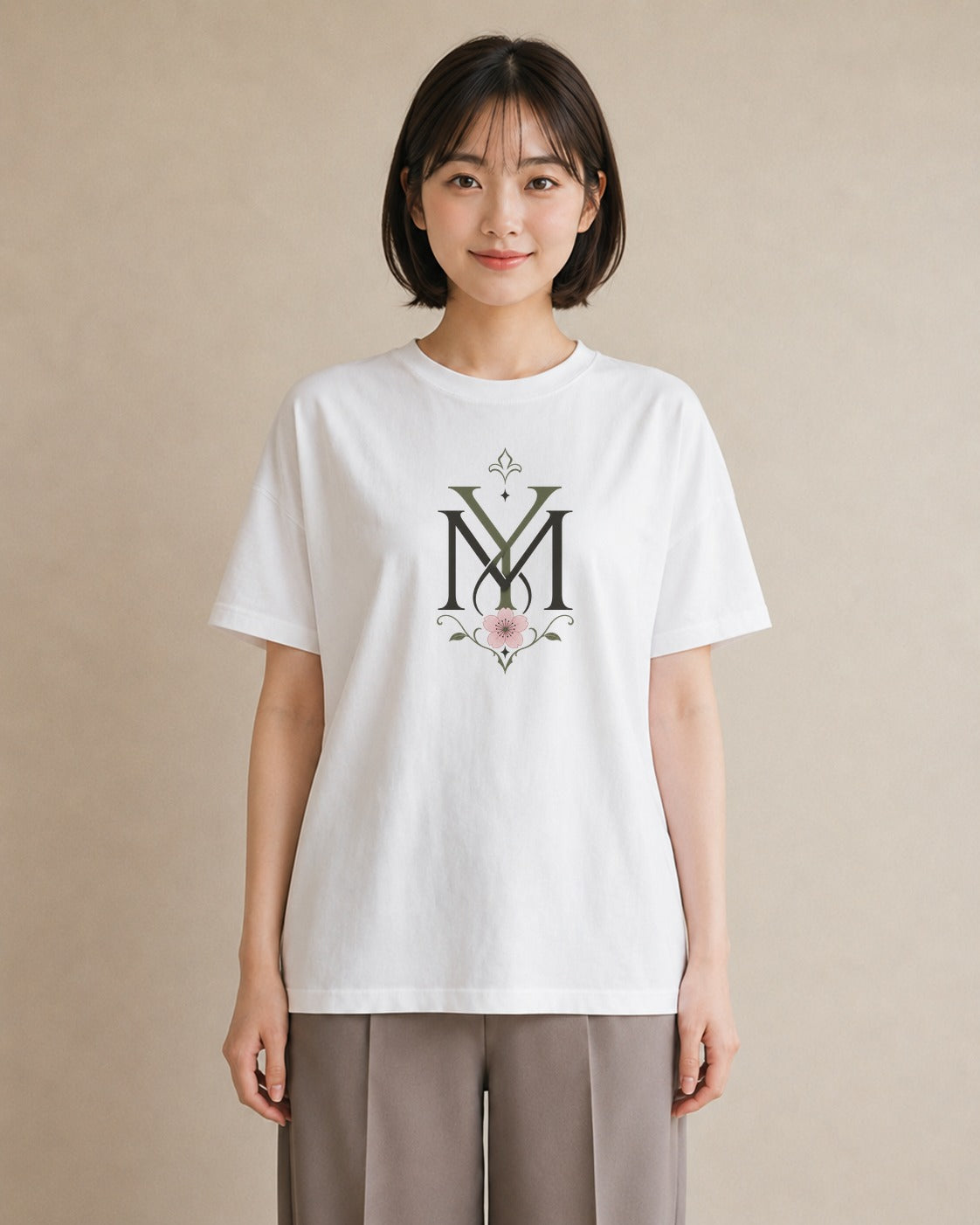【受注生産】YMAZO Tシャツ レディース 半袖 ビッグシルエット さくら 桜 チェリー サクラ 花 白T 綿100% ホワイト M L 手描き 水彩 フェミニン カジュアル 通勤 父の日 ギフト 2026新作｜イニシャルY（大きめプリン