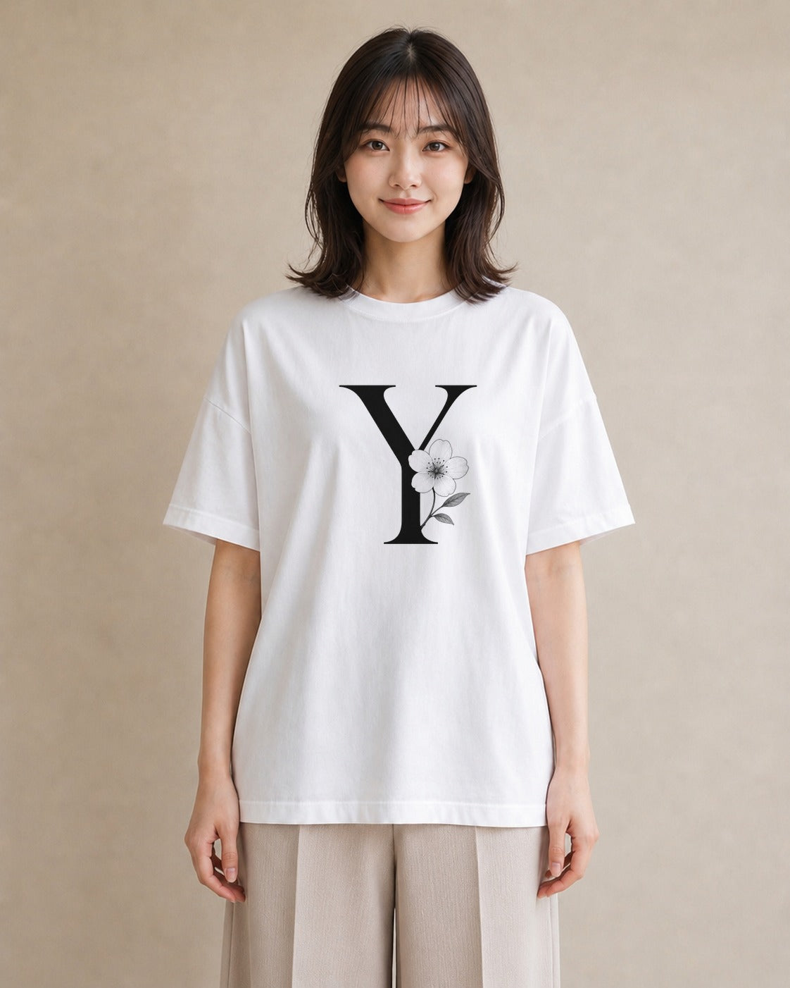 【受注生産】YMAZO Tシャツ レディース 半袖 ゆったり いちご イチゴ 苺 ストロベリー フルーツ 白T 綿100% ホワイト M L 手描き 韓国っぽい 大人可愛い カジュアル お出かけ 初夏 父の日 ギフト｜イニシャルY（大きめプ