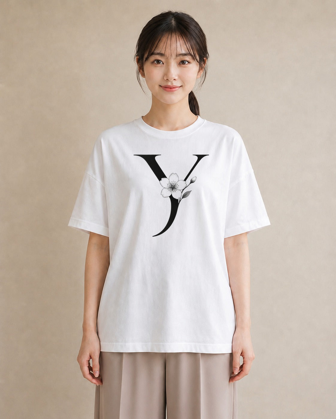 【受注生産】YMAZO Tシャツ レディース 半袖 オーバーサイズ いちご イチゴ 苺 ストロベリー フルーツ 白T 綿100% ホワイト M L 手描き フェミニン ニュアンス 通勤 カジュアル ギフト 2026新｜Y字ロゴ（大きめプリン