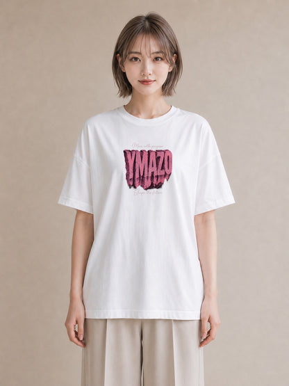 【受注生産】YMAZO Tシャツ レディース 半袖 ビッグT いちご イチゴ 苺 ストロベリー フルーツ 白T 綿100% ホワイト M L 手描き フェミニン くすみカラー お出かけ 通勤 父の日 2026新作 ギ｜Y字ロゴ（大きめプリン